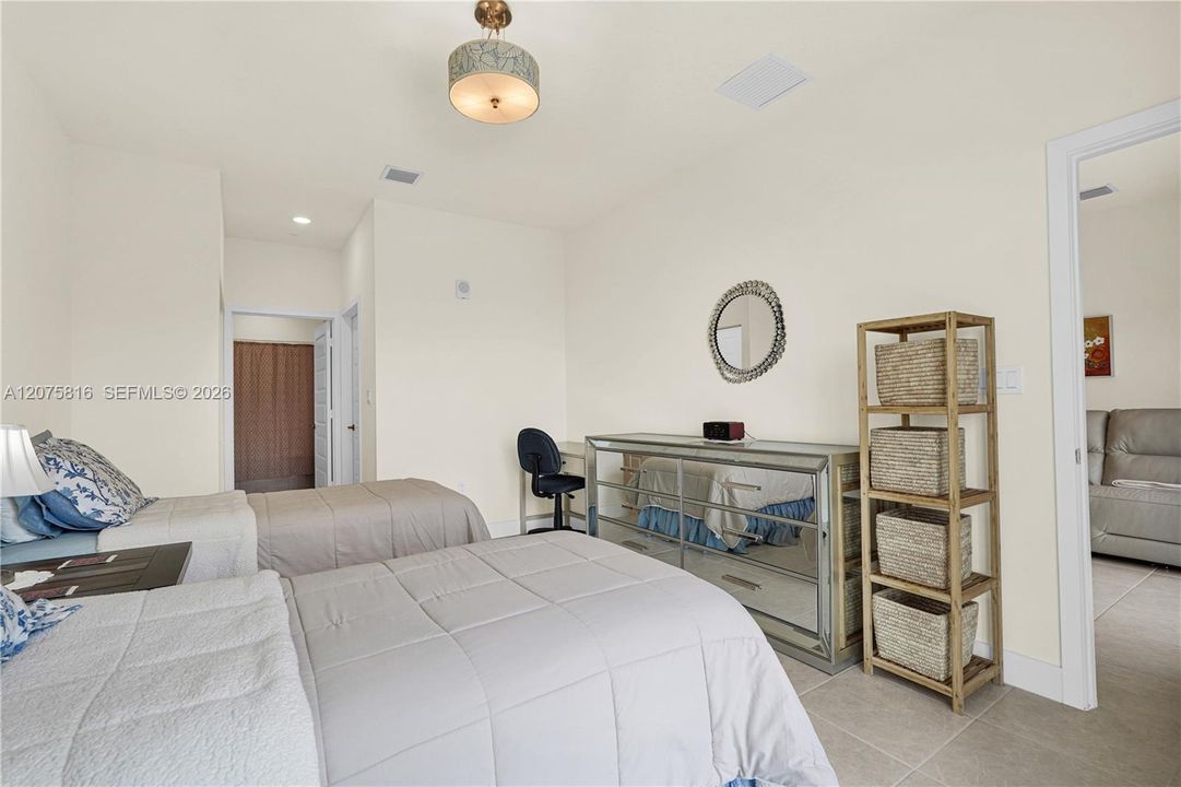 En Venta: $322,000 (1 camas, 1 baños, 738 Pies cuadrados)
