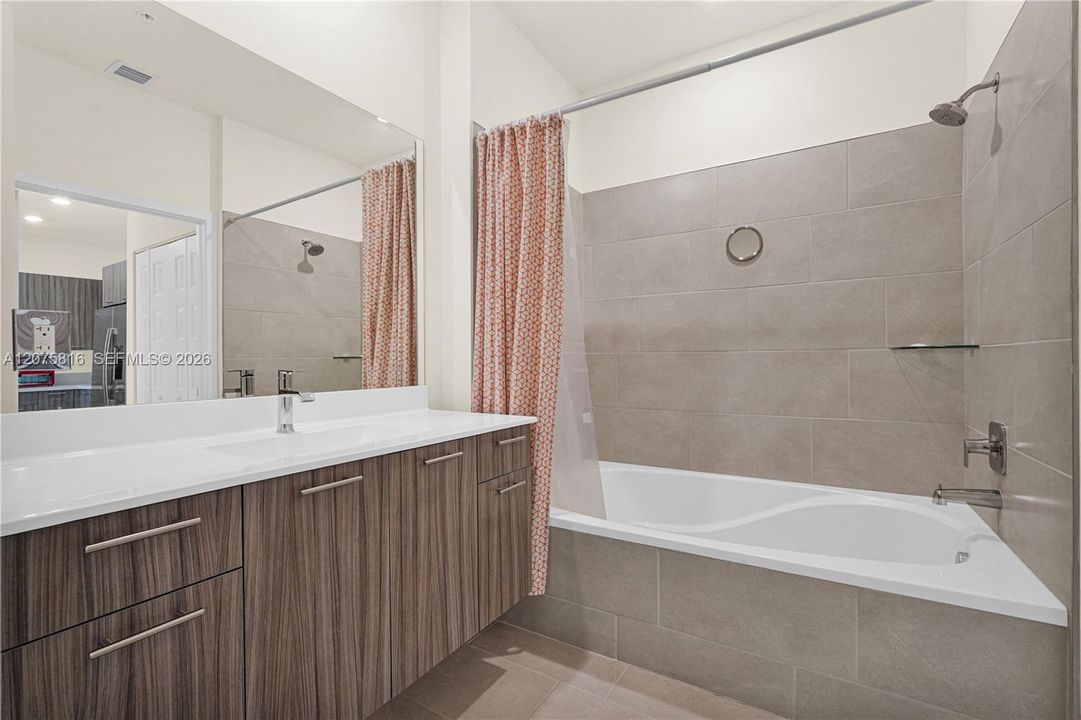 En Venta: $322,000 (1 camas, 1 baños, 738 Pies cuadrados)