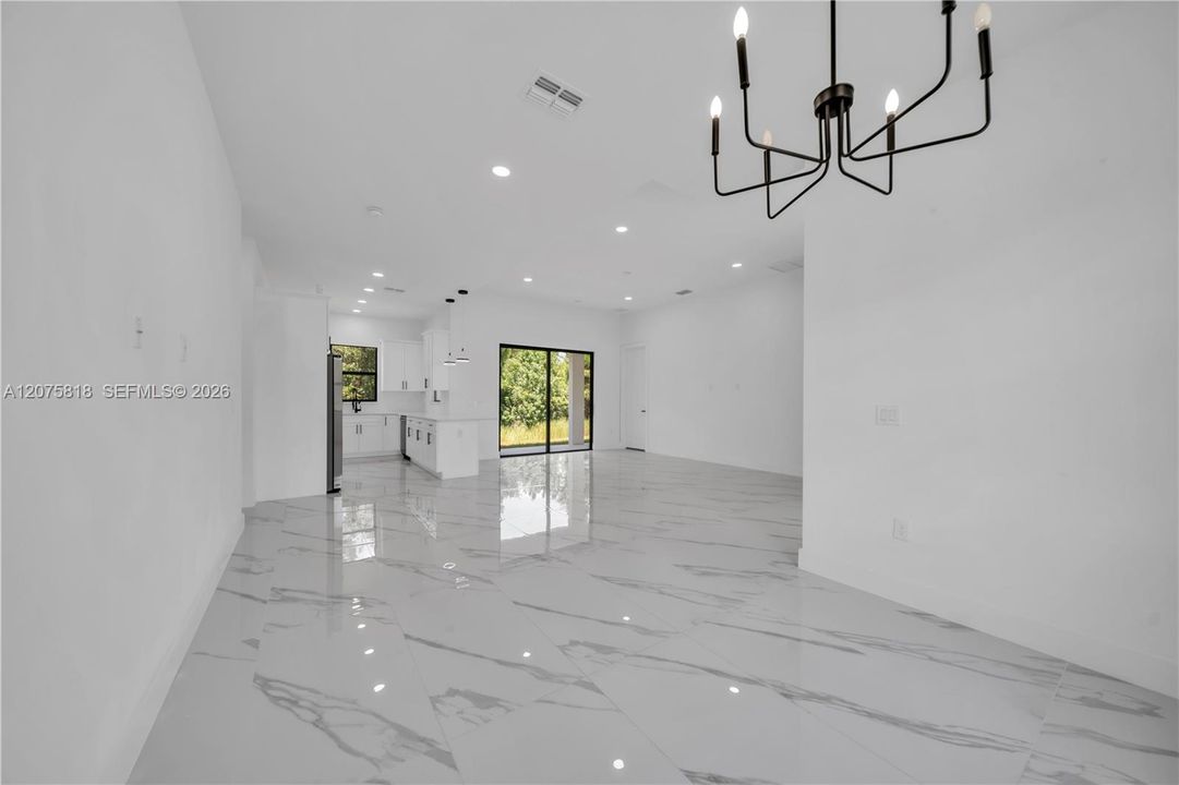 For Sale: $299,999 (3 beds, 2 baths, 1501 Square Feet)