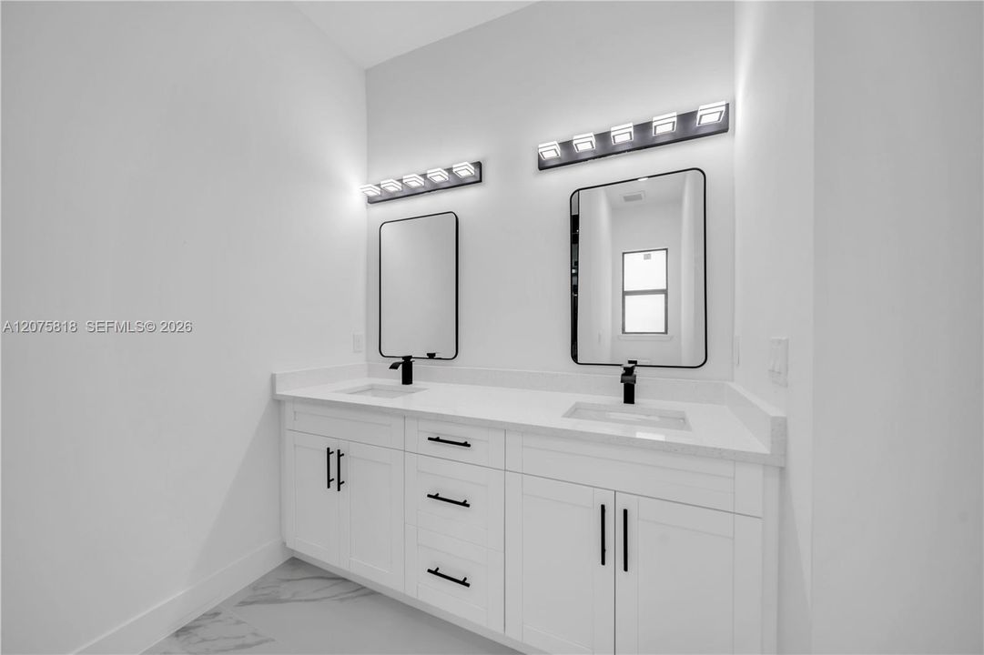 For Sale: $299,999 (3 beds, 2 baths, 1501 Square Feet)