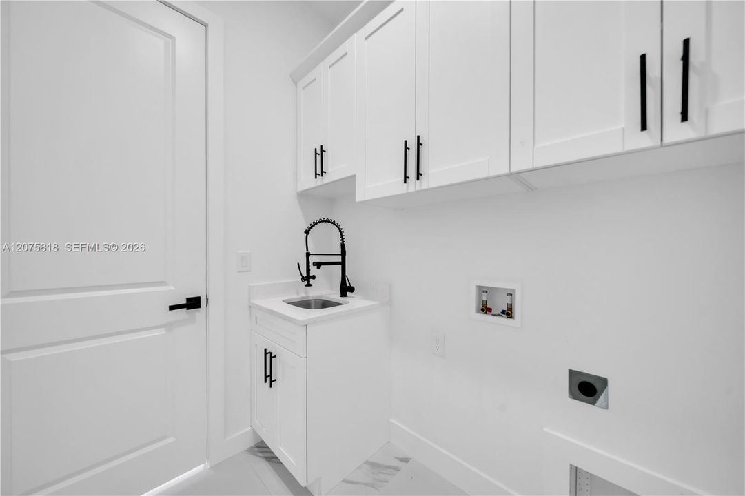For Sale: $299,999 (3 beds, 2 baths, 1501 Square Feet)