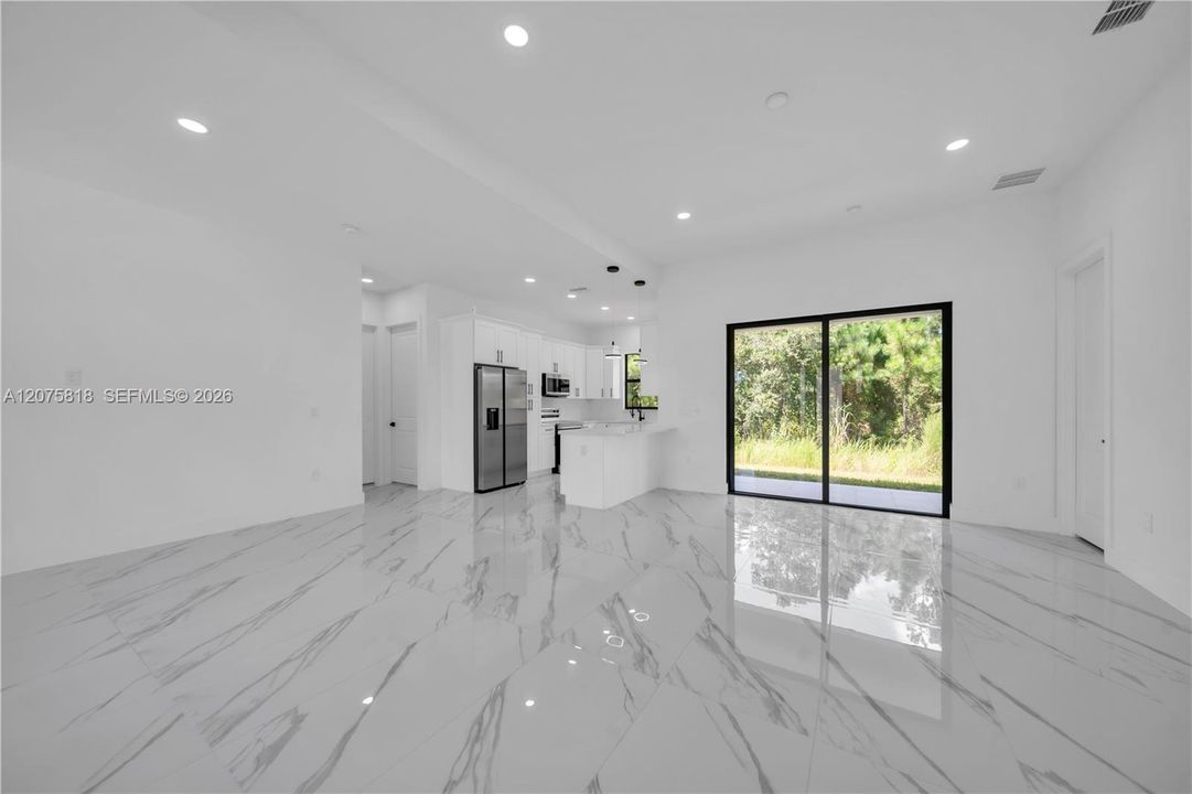 For Sale: $299,999 (3 beds, 2 baths, 1501 Square Feet)