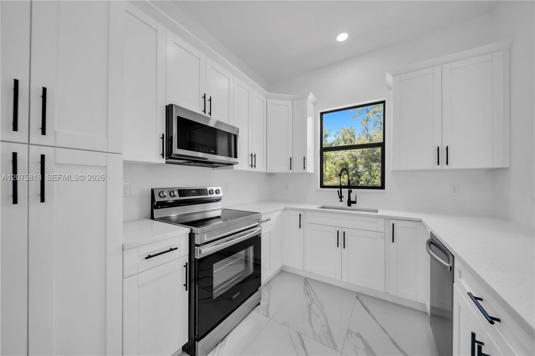 For Sale: $299,999 (3 beds, 2 baths, 1501 Square Feet)