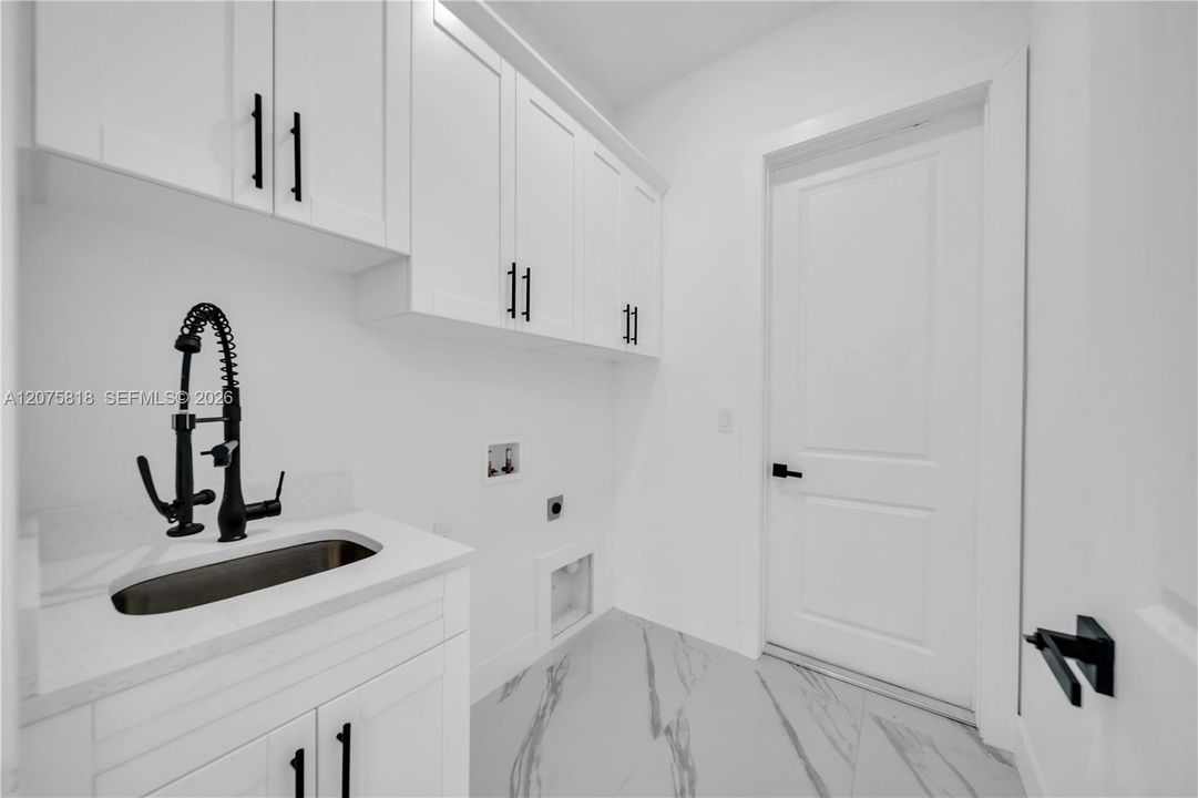 For Sale: $299,999 (3 beds, 2 baths, 1501 Square Feet)