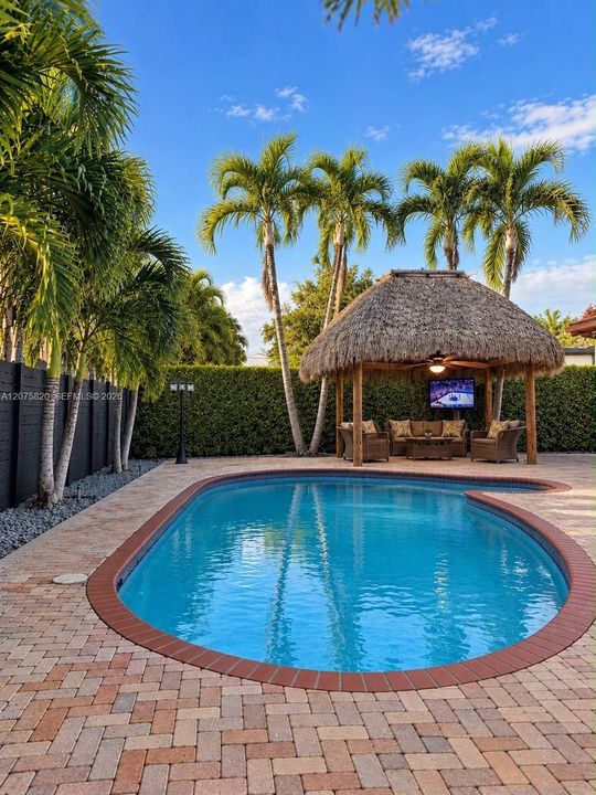 En Venta: $1,425,000 (5 camas, 3 baños, 4035 Pies cuadrados)
