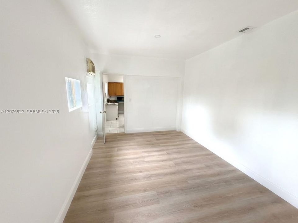 For Rent: $1,500 (1 beds, 1 baths, 1627 Square Feet)