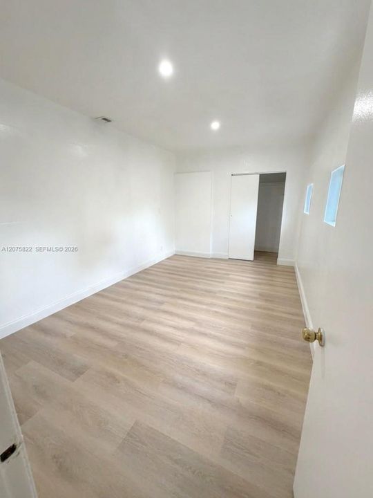 For Rent: $1,500 (1 beds, 1 baths, 1627 Square Feet)