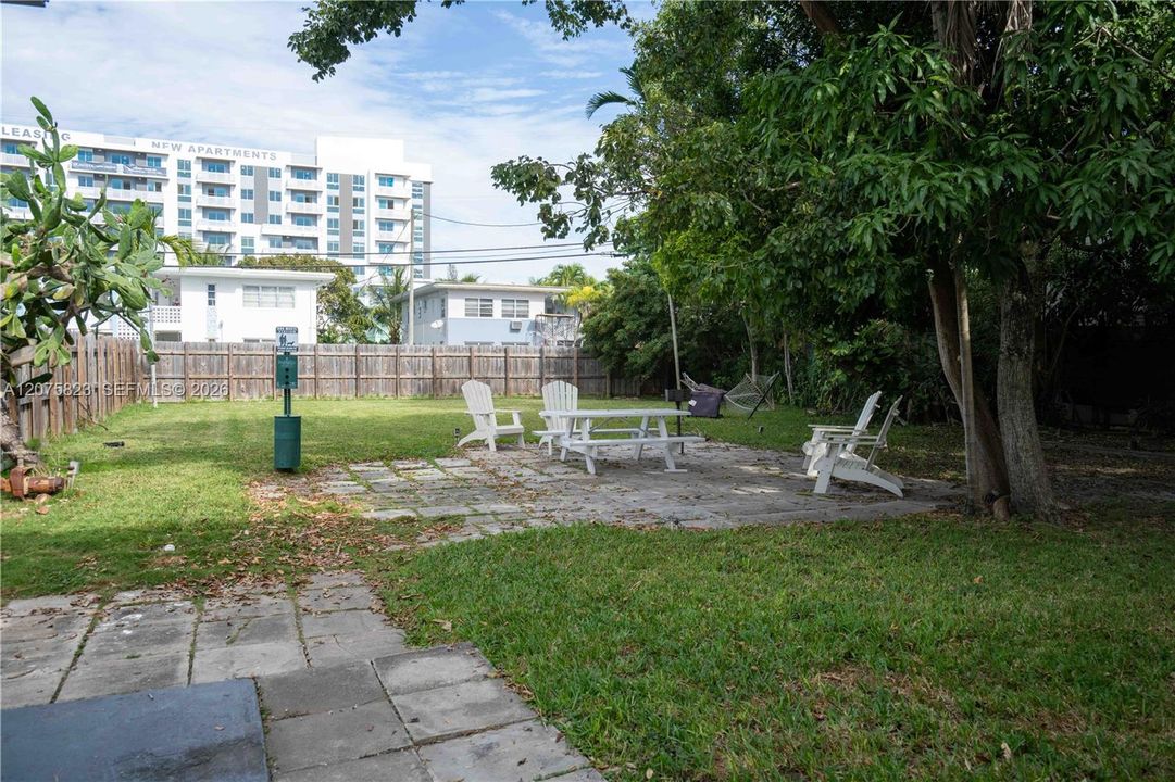 For Rent: $1,675 (1 beds, 1 baths, 550 Square Feet)