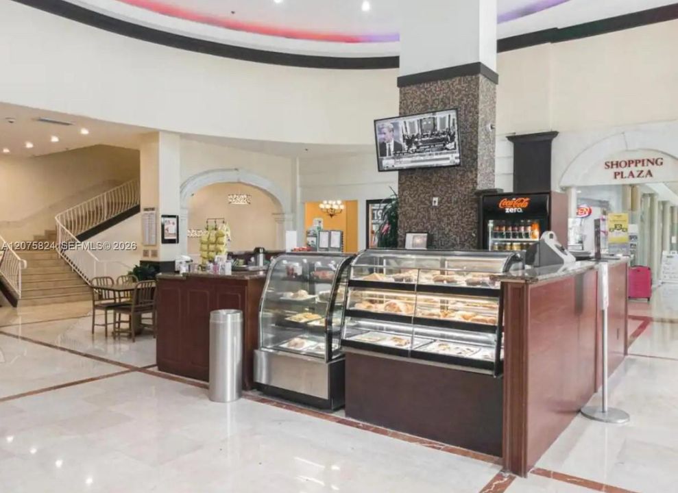 For Rent: $2,100 (0 beds, 1 baths, 420 Square Feet)