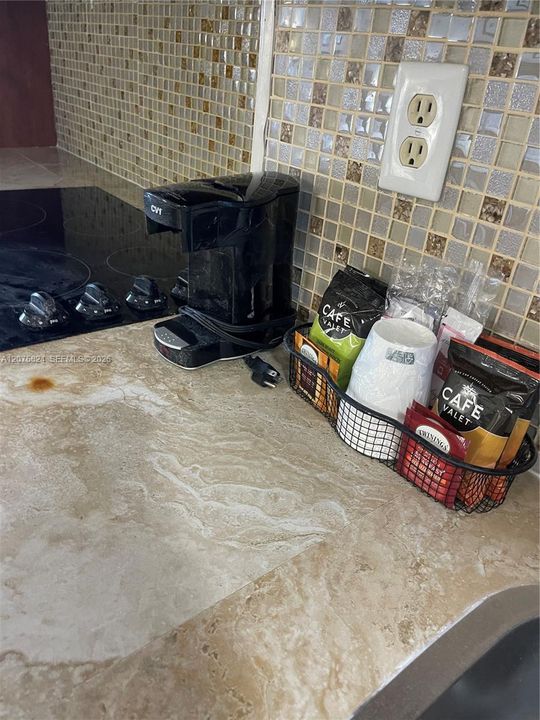 For Rent: $2,100 (0 beds, 1 baths, 420 Square Feet)