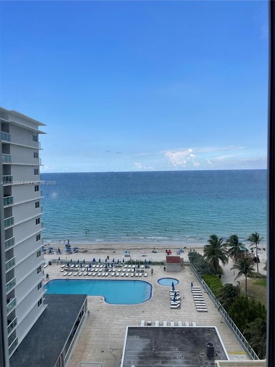 For Rent: $2,100 (0 beds, 1 baths, 420 Square Feet)