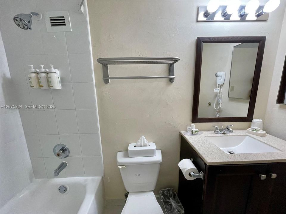 For Rent: $2,100 (0 beds, 1 baths, 420 Square Feet)