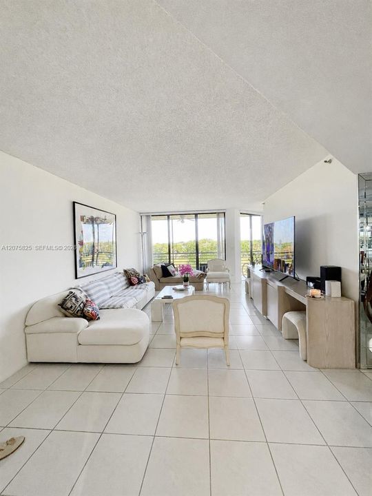 En Renta: $1,975 (2 camas, 2 baños, 1607 Pies cuadrados)