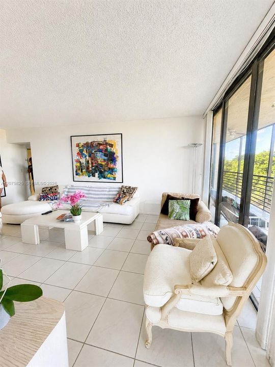 En Renta: $1,975 (2 camas, 2 baños, 1607 Pies cuadrados)