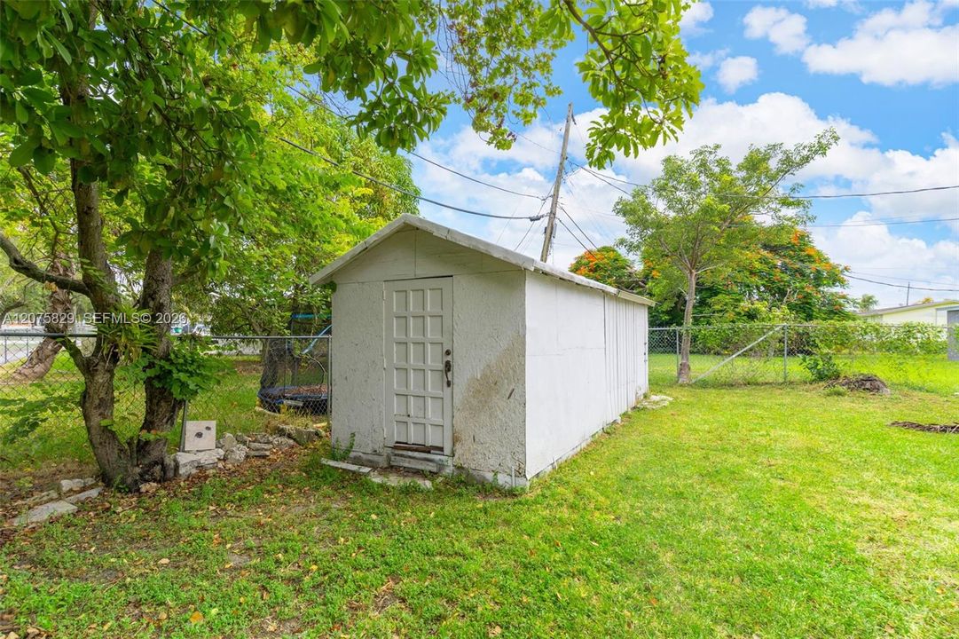 For Rent: $3,100 (3 beds, 2 baths, 1300 Square Feet)
