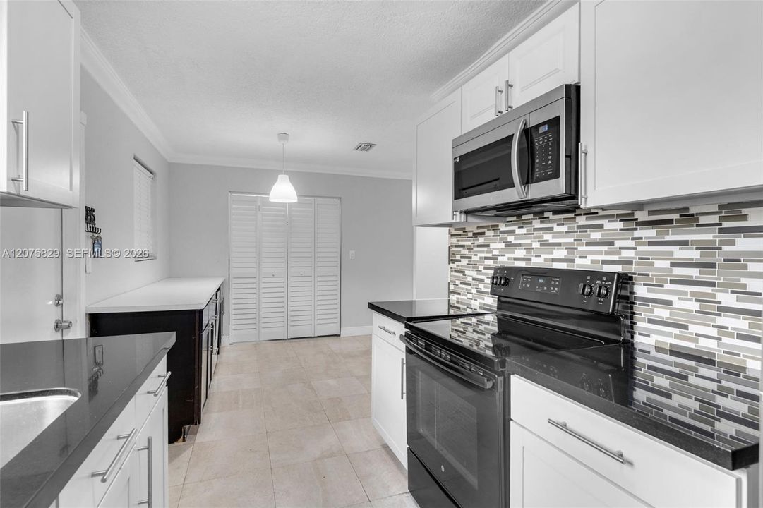 For Rent: $3,100 (3 beds, 2 baths, 1300 Square Feet)
