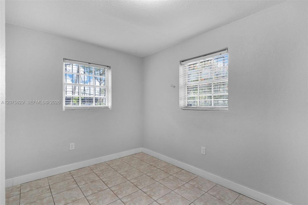 For Rent: $3,100 (3 beds, 2 baths, 1300 Square Feet)