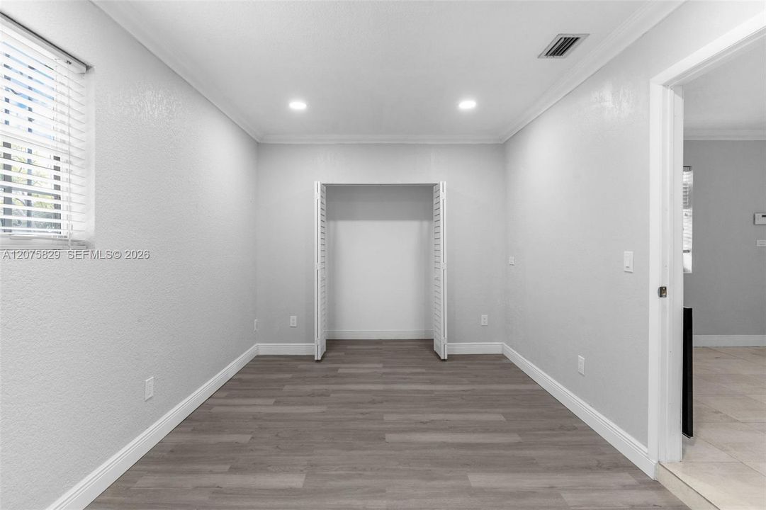 For Rent: $3,100 (3 beds, 2 baths, 1300 Square Feet)