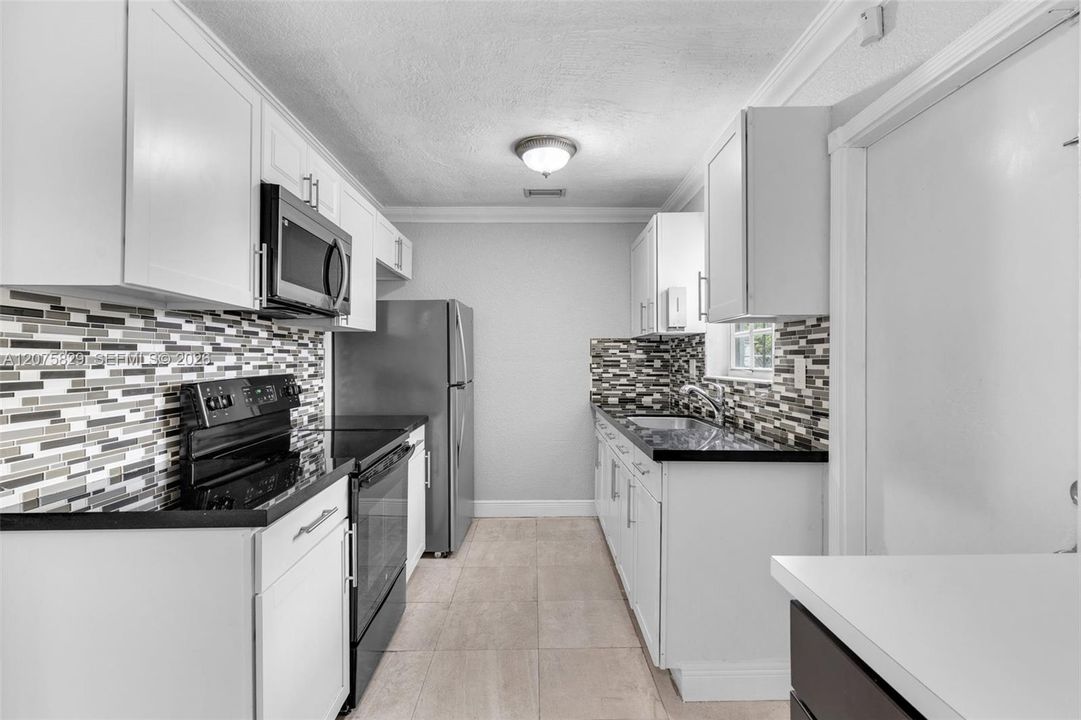 For Rent: $3,100 (3 beds, 2 baths, 1300 Square Feet)