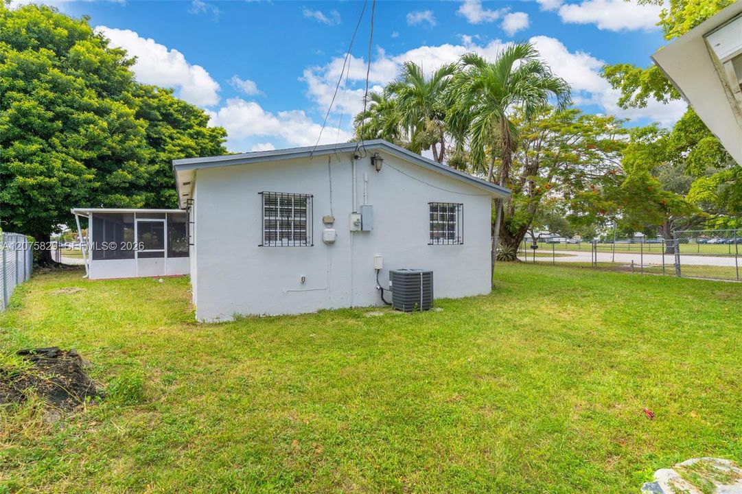 For Rent: $3,100 (3 beds, 2 baths, 1300 Square Feet)