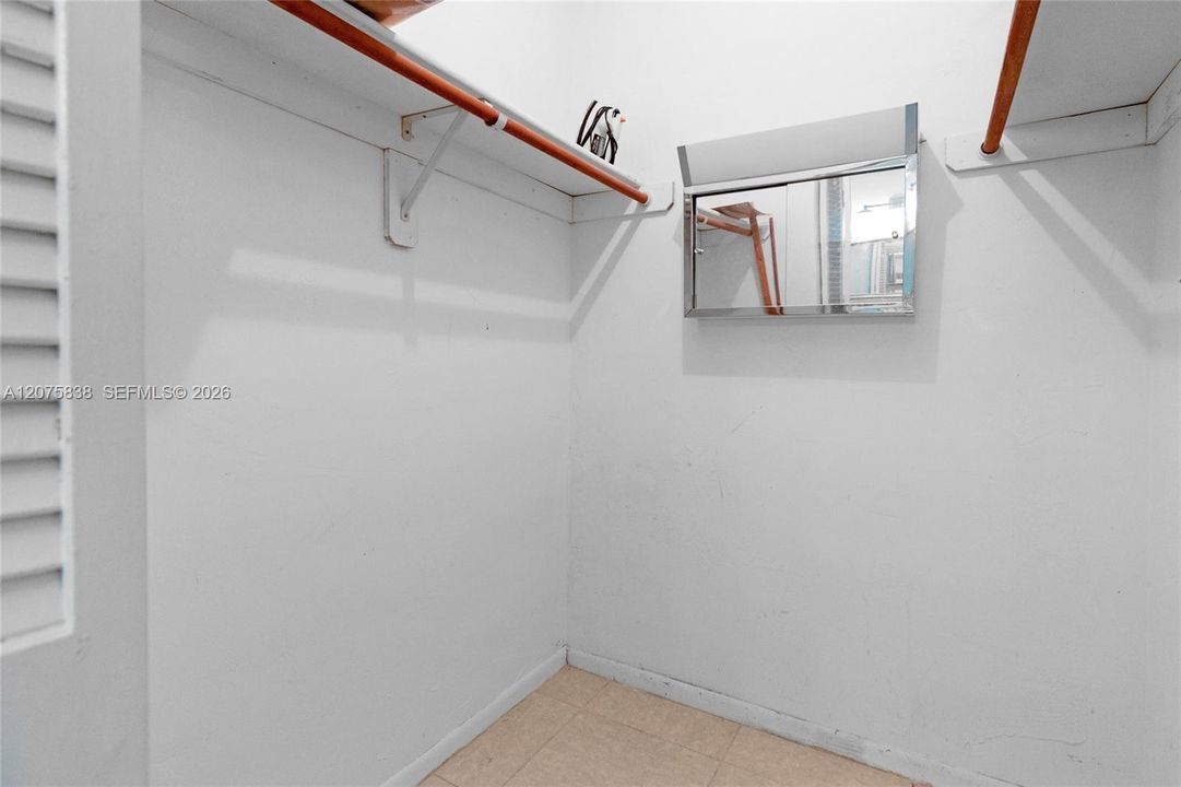For Rent: $2,480 (1 beds, 1 baths, 828 Square Feet)