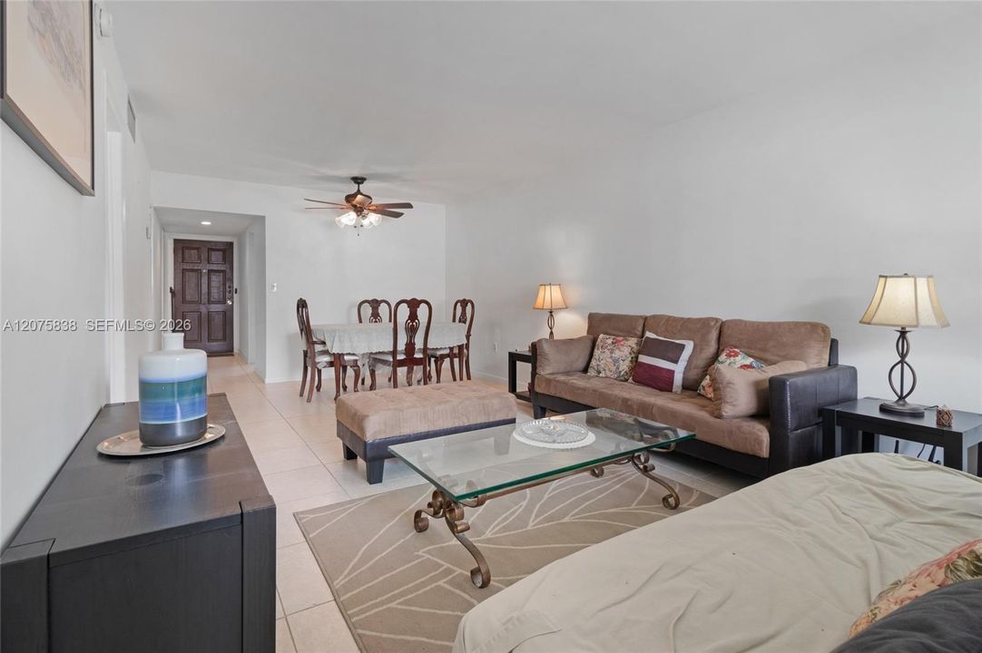 For Rent: $2,480 (1 beds, 1 baths, 828 Square Feet)