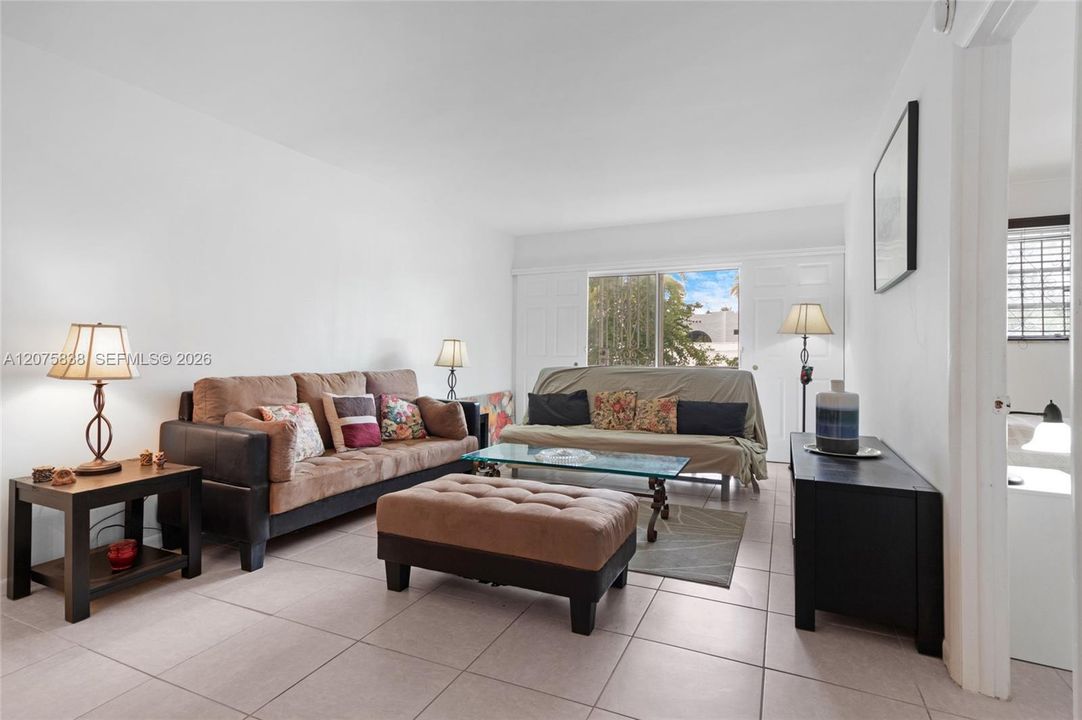 For Rent: $2,480 (1 beds, 1 baths, 828 Square Feet)