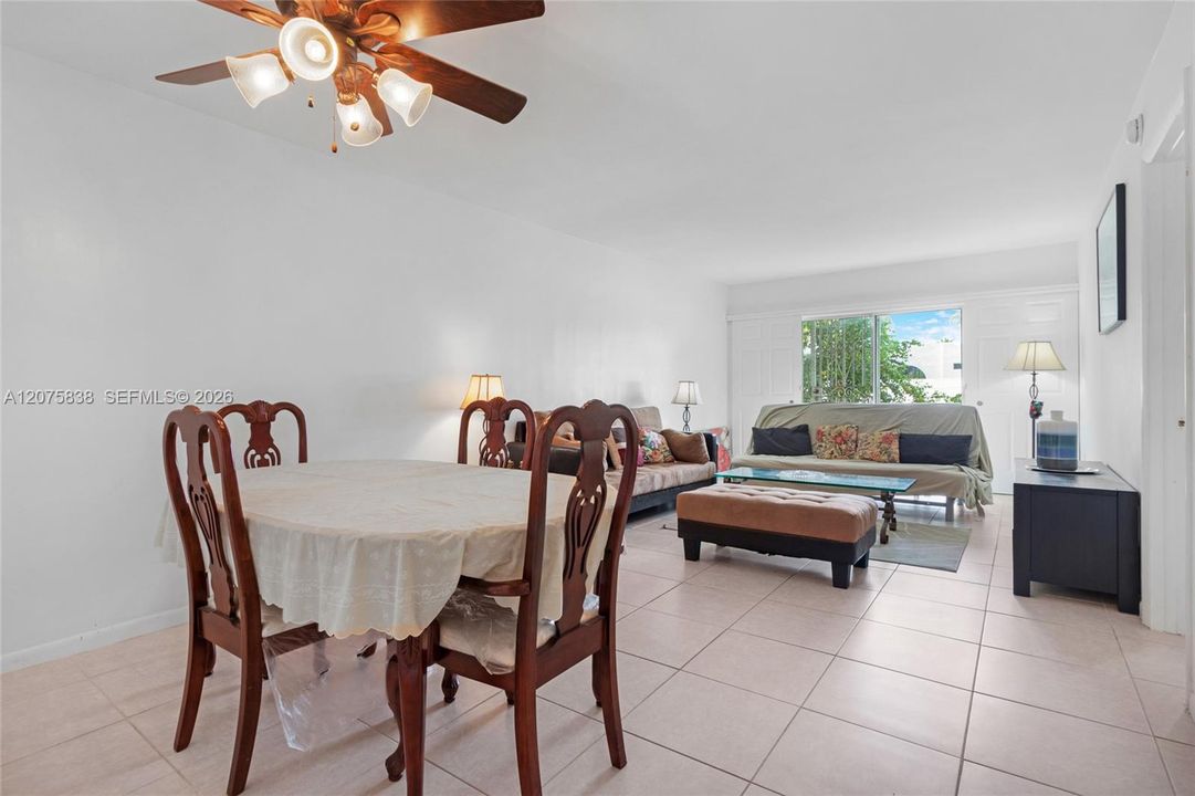 For Rent: $2,480 (1 beds, 1 baths, 828 Square Feet)
