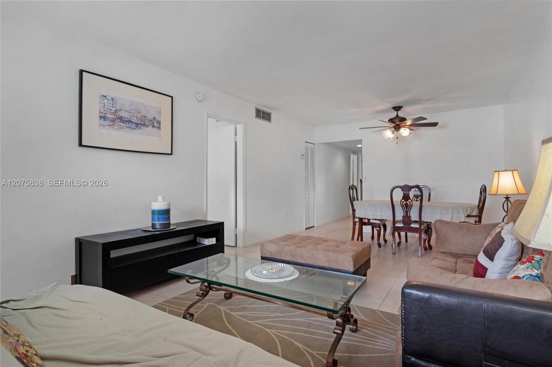 For Rent: $2,480 (1 beds, 1 baths, 828 Square Feet)