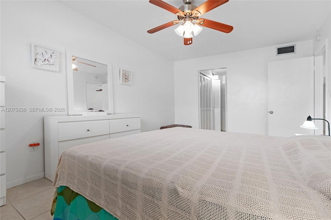 For Rent: $2,480 (1 beds, 1 baths, 828 Square Feet)