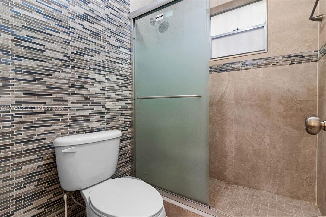 For Rent: $2,480 (1 beds, 1 baths, 828 Square Feet)