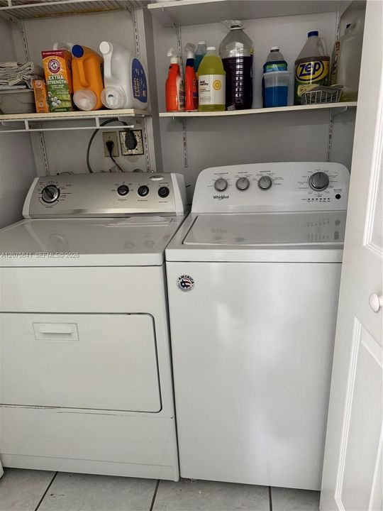 En Venta: $289,000 (2 camas, 2 baños, 1086 Pies cuadrados)