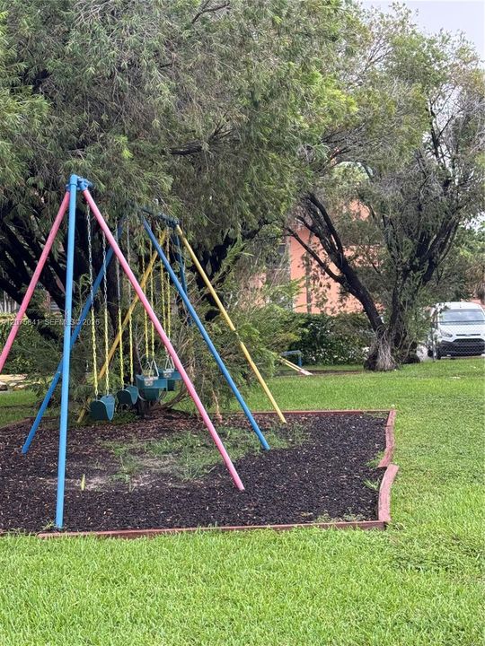 En Venta: $289,000 (2 camas, 2 baños, 1086 Pies cuadrados)
