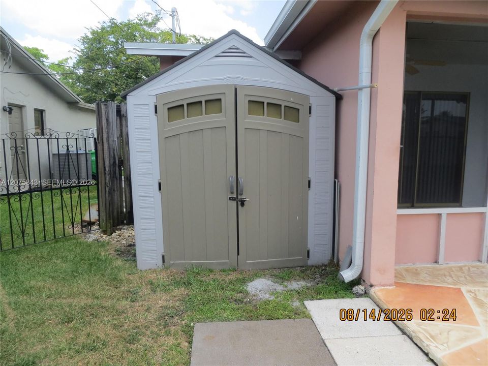 For Rent: $3,200 (3 beds, 2 baths, 1682 Square Feet)