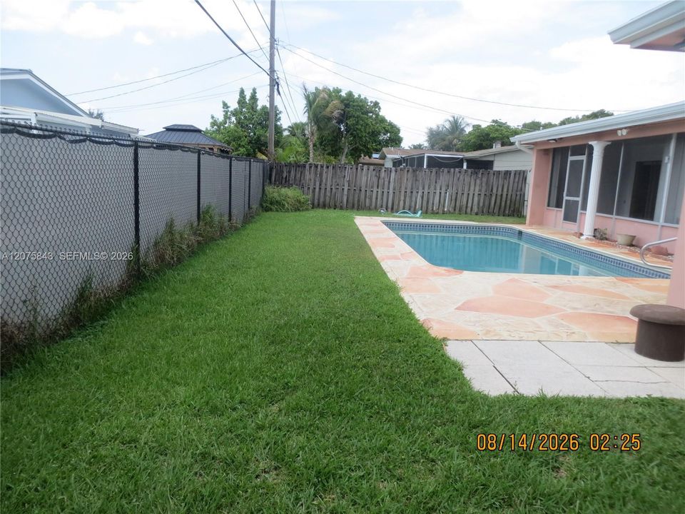 For Rent: $3,200 (3 beds, 2 baths, 1682 Square Feet)