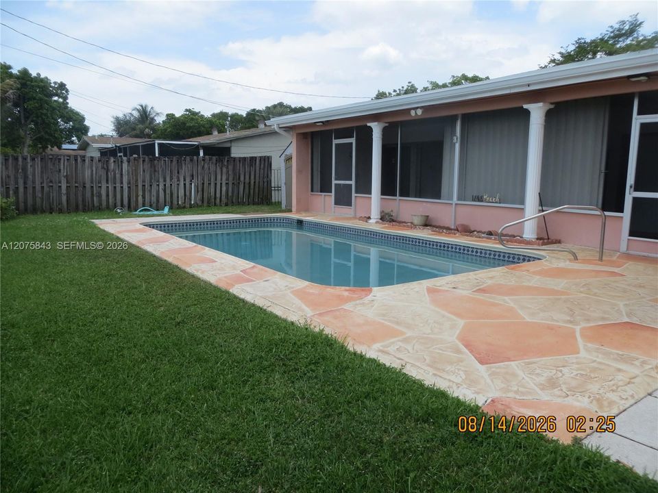 For Rent: $3,200 (3 beds, 2 baths, 1682 Square Feet)