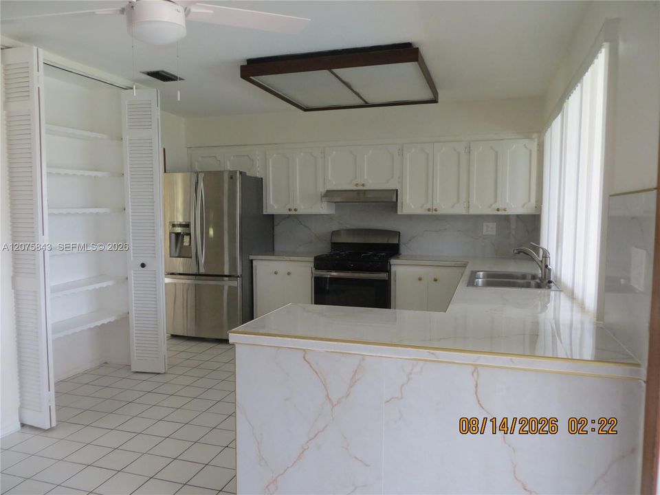 For Rent: $3,200 (3 beds, 2 baths, 1682 Square Feet)