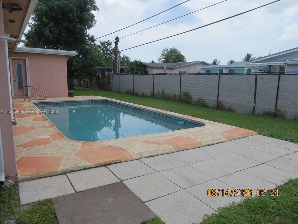 For Rent: $3,200 (3 beds, 2 baths, 1682 Square Feet)