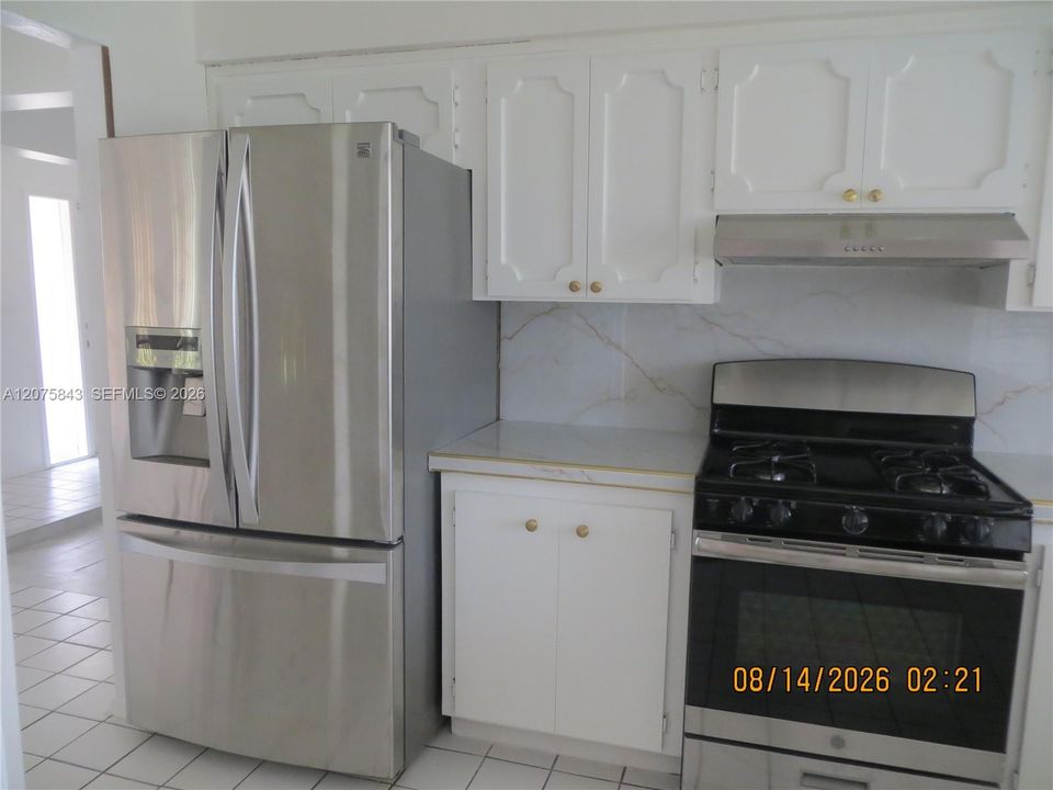 For Rent: $3,200 (3 beds, 2 baths, 1682 Square Feet)