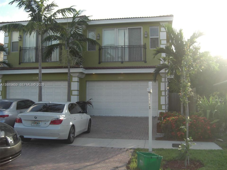出租: $3,950 (3 贝兹, 2 浴室, 4266 平方英尺)