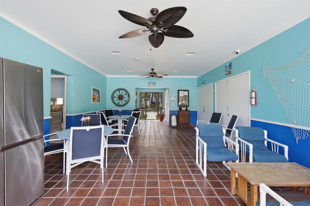 43_43. pool area