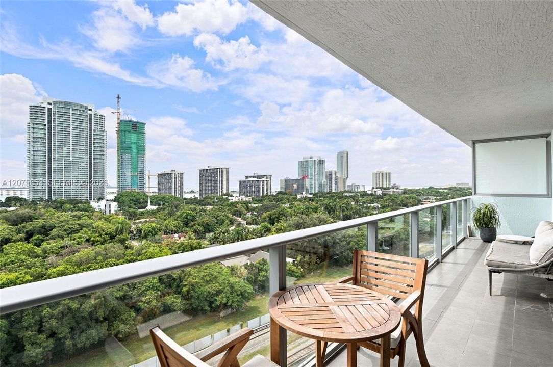 En Venta: $700,000 (2 camas, 2 baños, 942 Pies cuadrados)