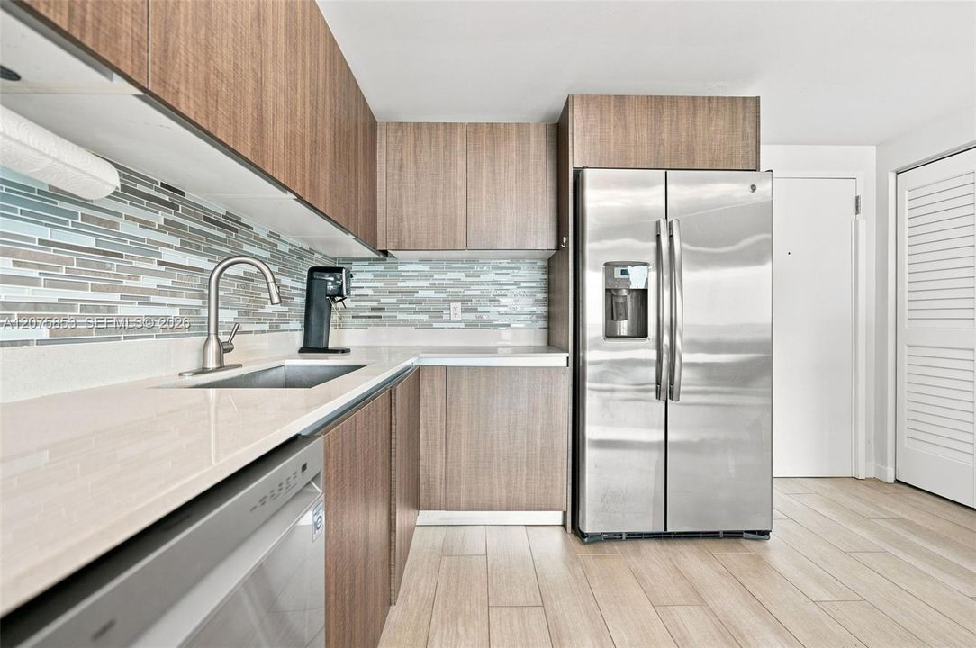 En Venta: $700,000 (2 camas, 2 baños, 942 Pies cuadrados)