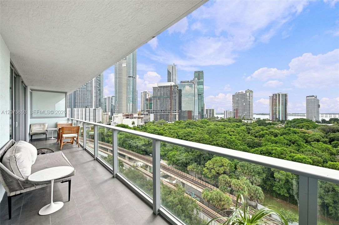 En Venta: $700,000 (2 camas, 2 baños, 942 Pies cuadrados)