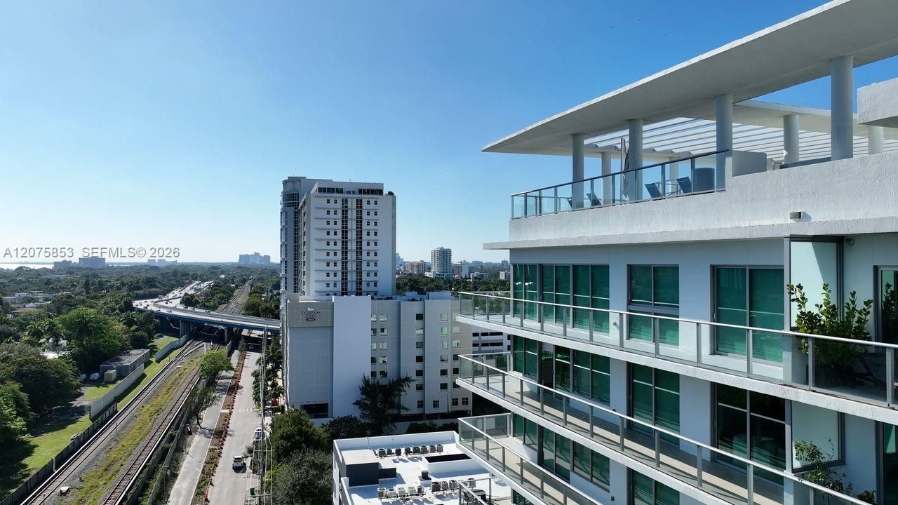 En Venta: $700,000 (2 camas, 2 baños, 942 Pies cuadrados)