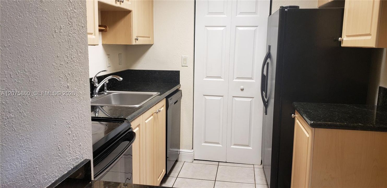 В аренду: $2,200 (2 спален, 2 ванн, 1050 Квадратных фут)