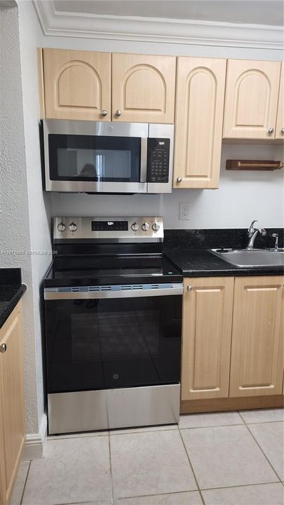 Recently Rented: $2,200 (2 beds, 2 baths, 1050 Square Feet)