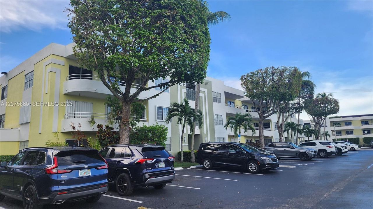 Recently Rented: $2,200 (2 beds, 2 baths, 1050 Square Feet)