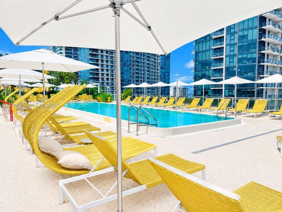 For Rent: $3,250 (0 beds, 1 baths, 537 Square Feet)