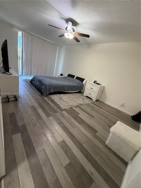For Rent: $2,100 (2 beds, 1 baths, 924 Square Feet)